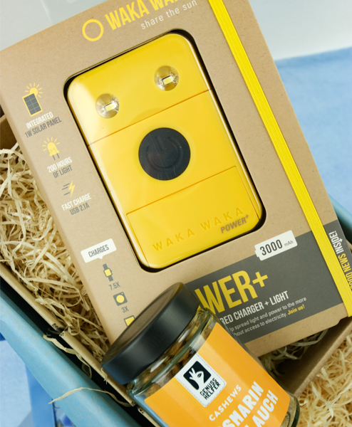 corviscom, Geschenkpaket „Energie to go” mit Waka-Waka