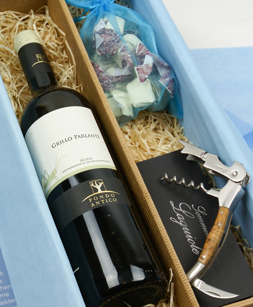 Geschenk mit Weißwein
