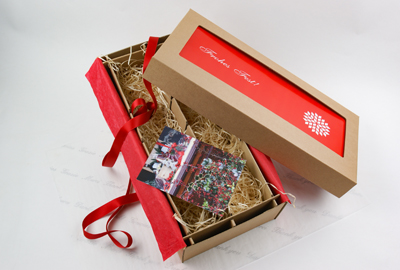 Corviscom Karton mit Weihnachtsmotiv